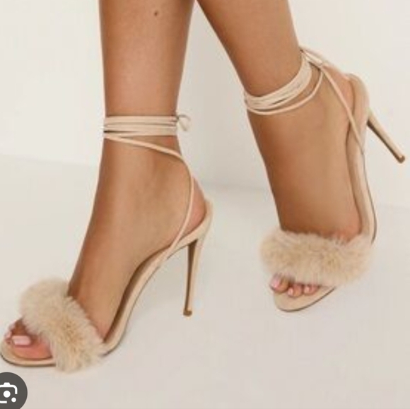 🔹️Good American🔹️ Champagne Fluff Wrap  Heels Sandals - Picture 1 of 3